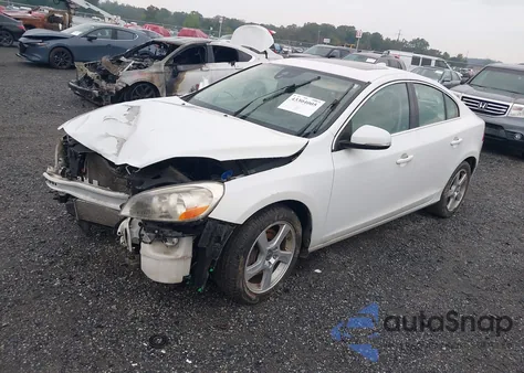 2012 Volvo S60 T5 z USA, uszkodzony, nr VIN YV1622FS8C2146058